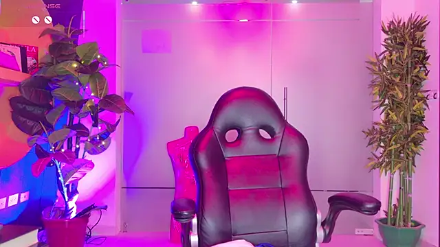 MalaikaBrown live sex cam