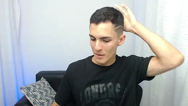 Matiius18 live sex cam