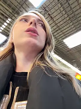 LoraaDoll live sex cam