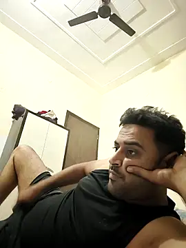 ITZ_GURU live sex cam