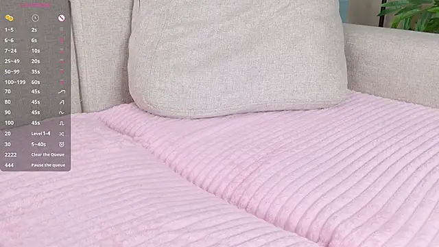 Playful_Lia's cam snapshot