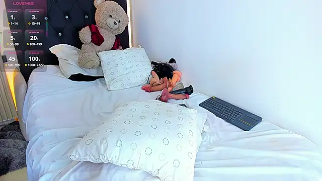 coraline_v live sex cam