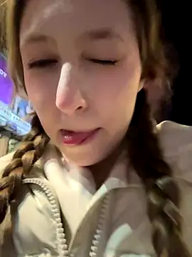 FroggyAnna live sex cam