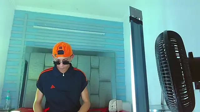 Valentin_Gray's cam snapshot