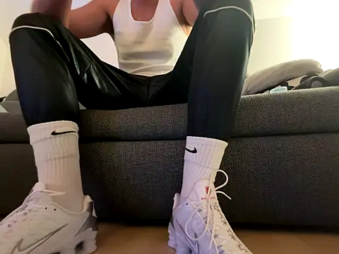 nikeaddicted2 live sex cam