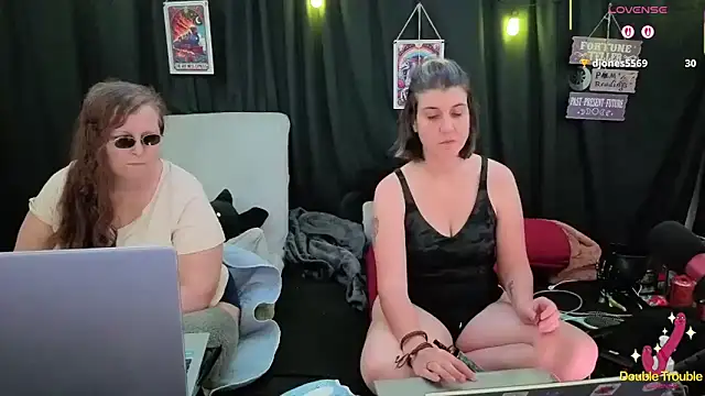 Bella_and_Marie live sex cam