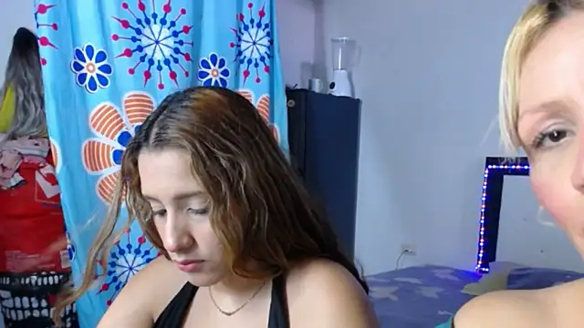 Nicolle_Milf live sex cam