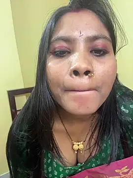 RedQQueen live sex cam