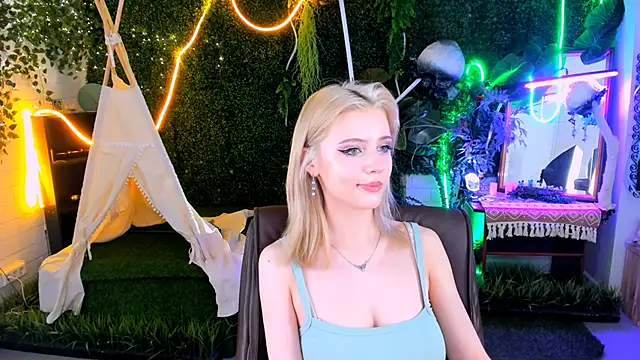 LeonaStane live sex cam