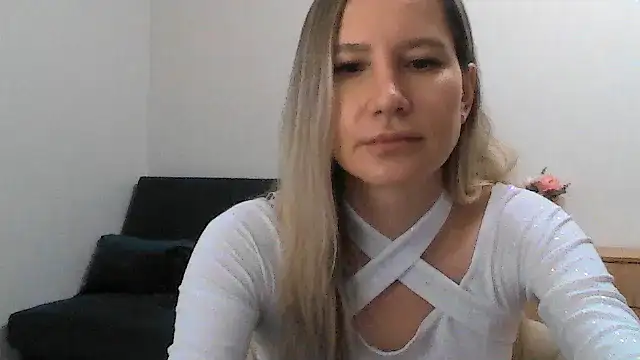 Tavriena live sex cam