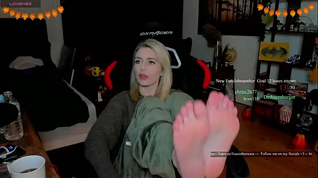 Lisaonthemoon live sex cam