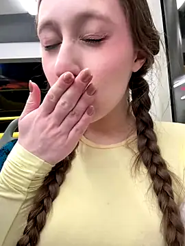 FroggyAnna live sex cam