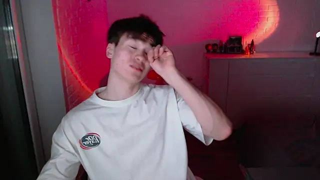 MarkusDean live sex cam