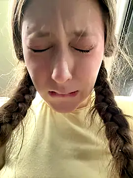 FroggyAnna live sex cam