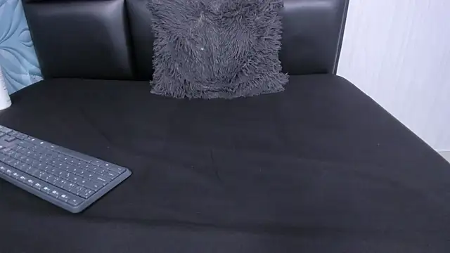 LittleMax23 live sex cam