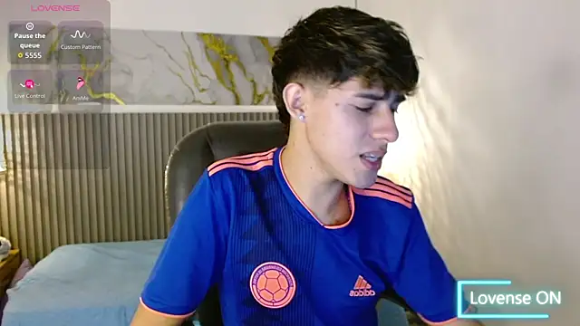 Dyla_n18 live sex cam