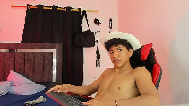 Maximiliano_Khalil live sex cam