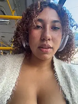 lauraltt live sex cam