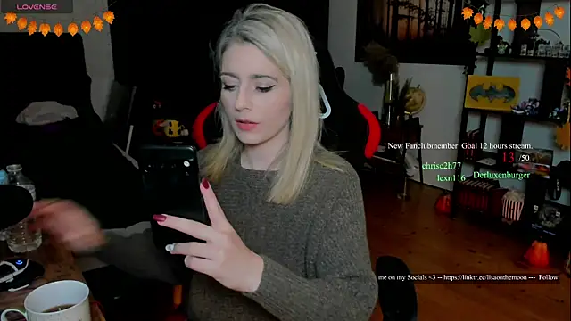 Lisaonthemoon live sex cam