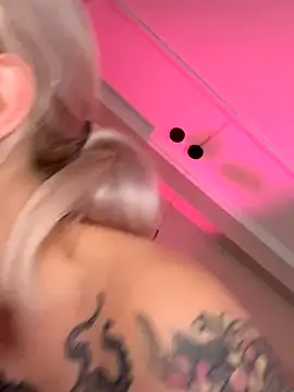 TeaseKitten's cam snapshot