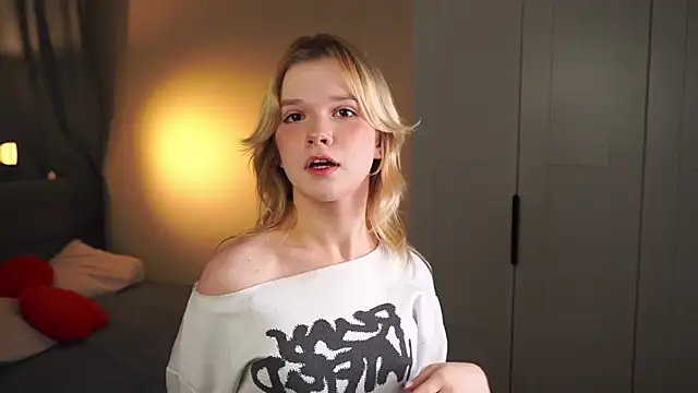 PhillisEsplin's cam snapshot