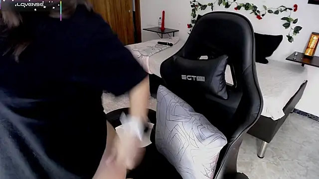 Mia_1120 live sex cam