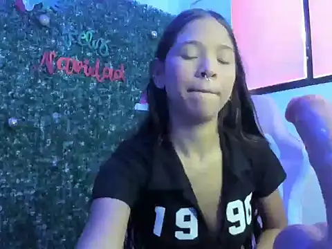 caylin_dolls2's cam snapshot