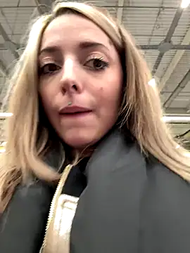 LoraaDoll live sex cam