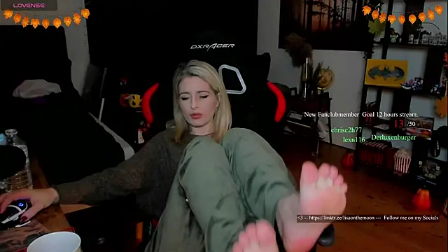 Lisaonthemoon live sex cam