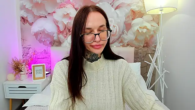 SarahLust's Stripchat show and profile