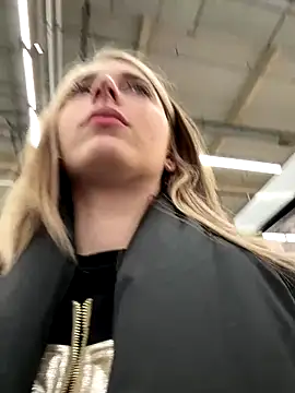 LoraaDoll live sex cam