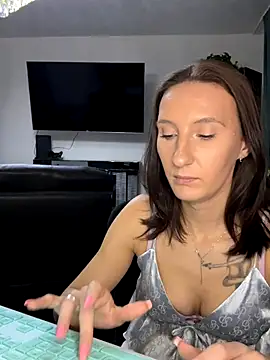 Emilia_Mausi live sex cam