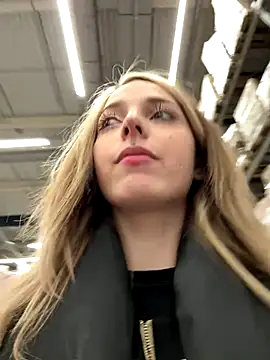 LoraaDoll live sex cam