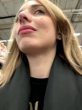 LoraaDoll live sex cam