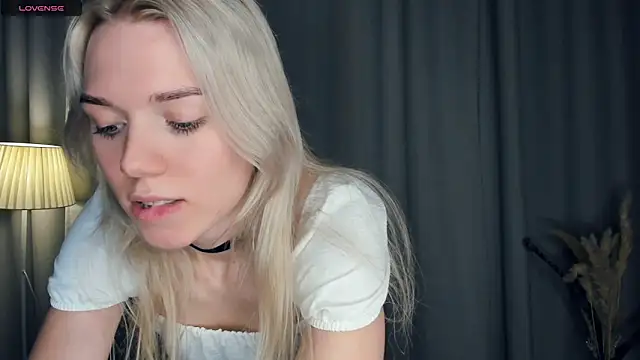 DianeHonnette live sex cam