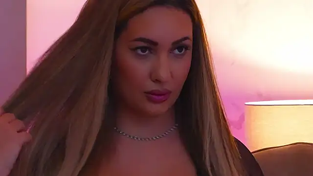 YaaraCollins live sex cam