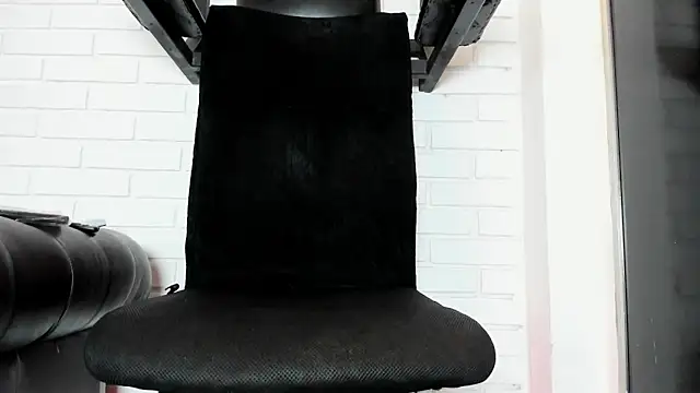 ItaloMoore live sex cam