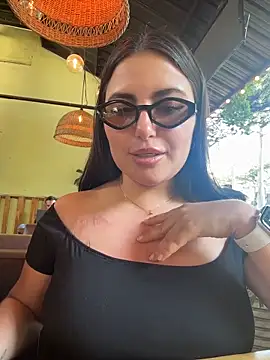 sukhakunis1 live sex cam