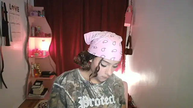 PrettyLittleProblem live sex cam