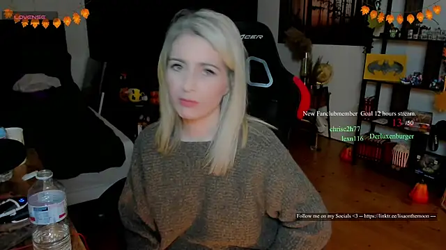 Lisaonthemoon live sex cam