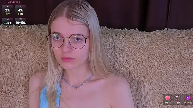 MonicaShiny live sex cam