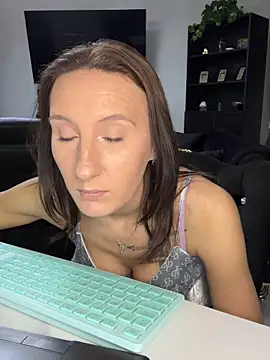 Emilia_Mausi live sex cam