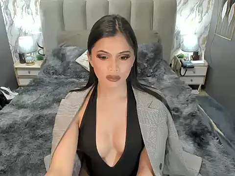 UrQueenIvyTS live sex cam