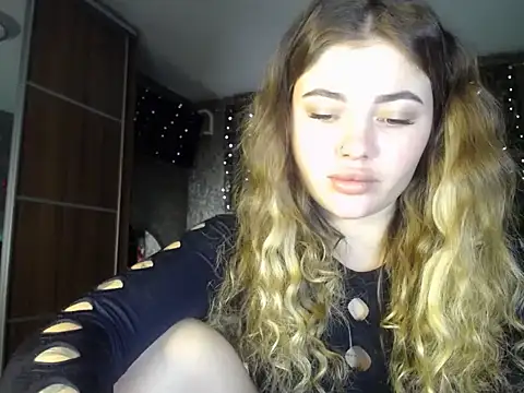 BonnyShy live sex cam