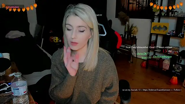 Lisaonthemoon live sex cam