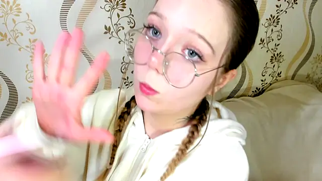 MelMooon's cam snapshot