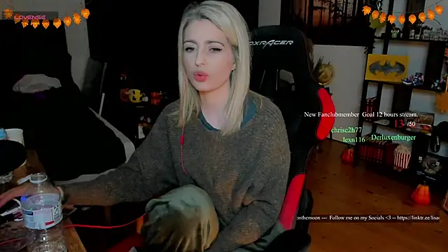 Lisaonthemoon live sex cam