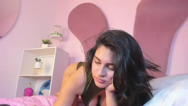 Elionor_Louge's cam snapshot