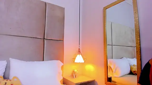 angelaG1's cam snapshot