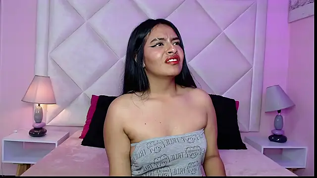 rayvenrose_'s cam snapshot